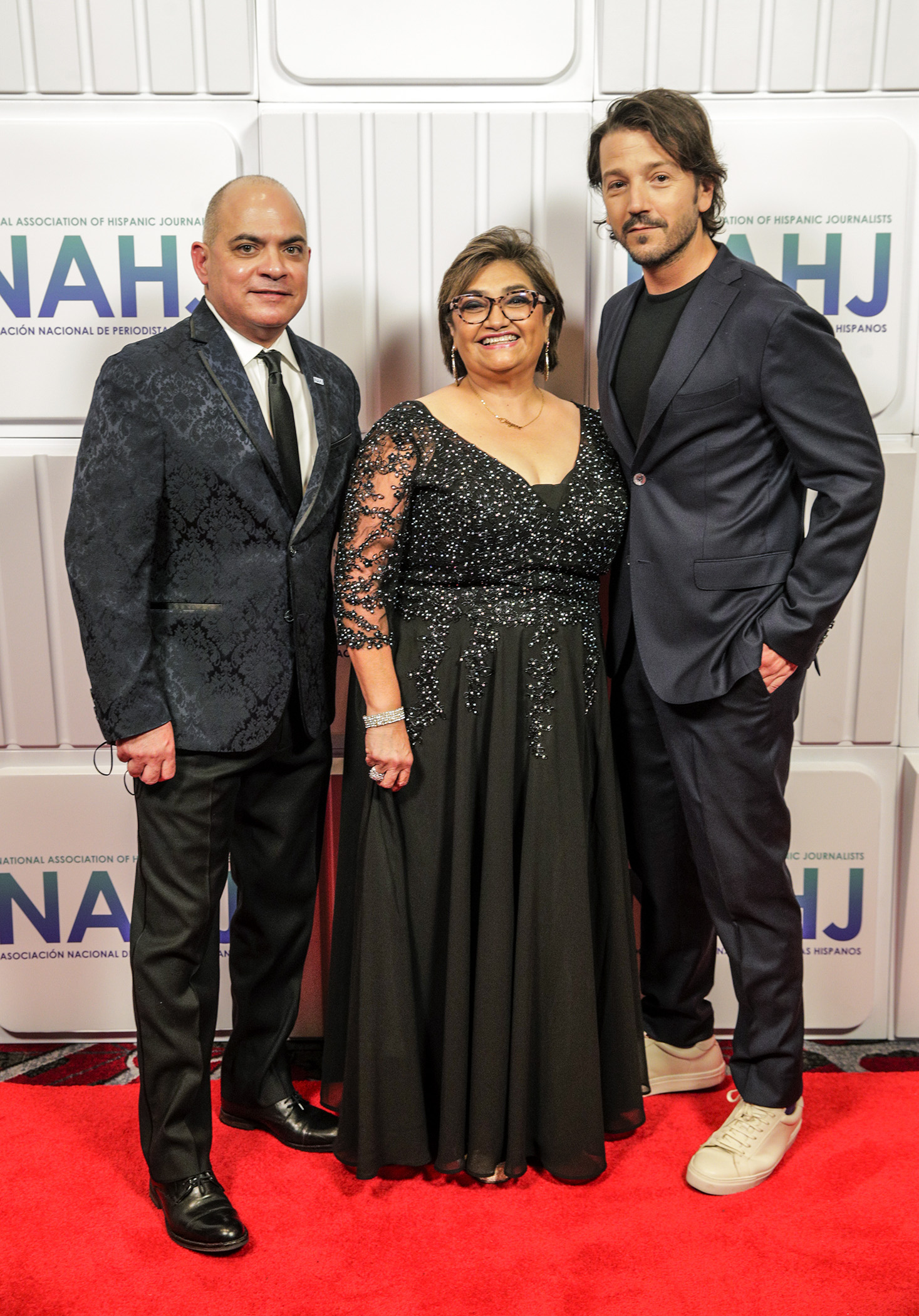 (L-R) National Association of Hispanic Journalists Executive Director David Peña, President Nora López, actor Diego Luna