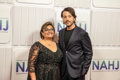 National Association of Hispanic Journalists  President Nora López, left and actor Diego Luna.