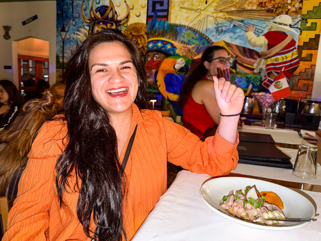 Lyz Britez disfruta de su ceviche semanal en New Orleans.